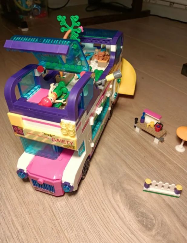 Пластмассовый конструктор Lego Friends Автобус для друзей 778 деталей