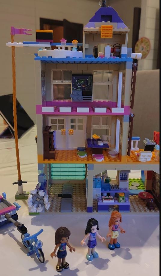 Конструктор LEGO Friends Городская больница Хартлейк Сити ()