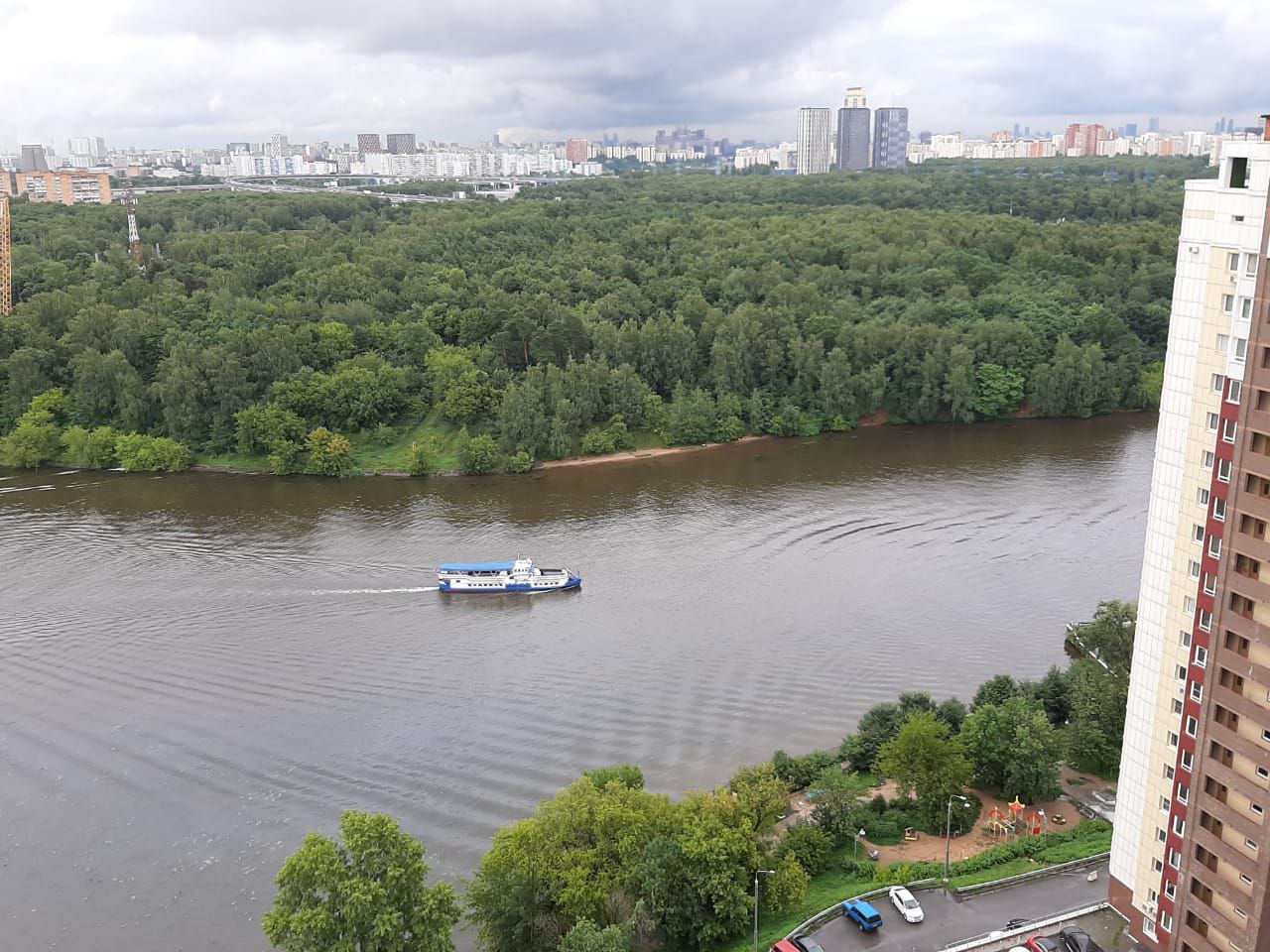 Часовая прогулка от Северного речного вокзала по Химкинскому водохранилищу  и Каналу имени Москвы