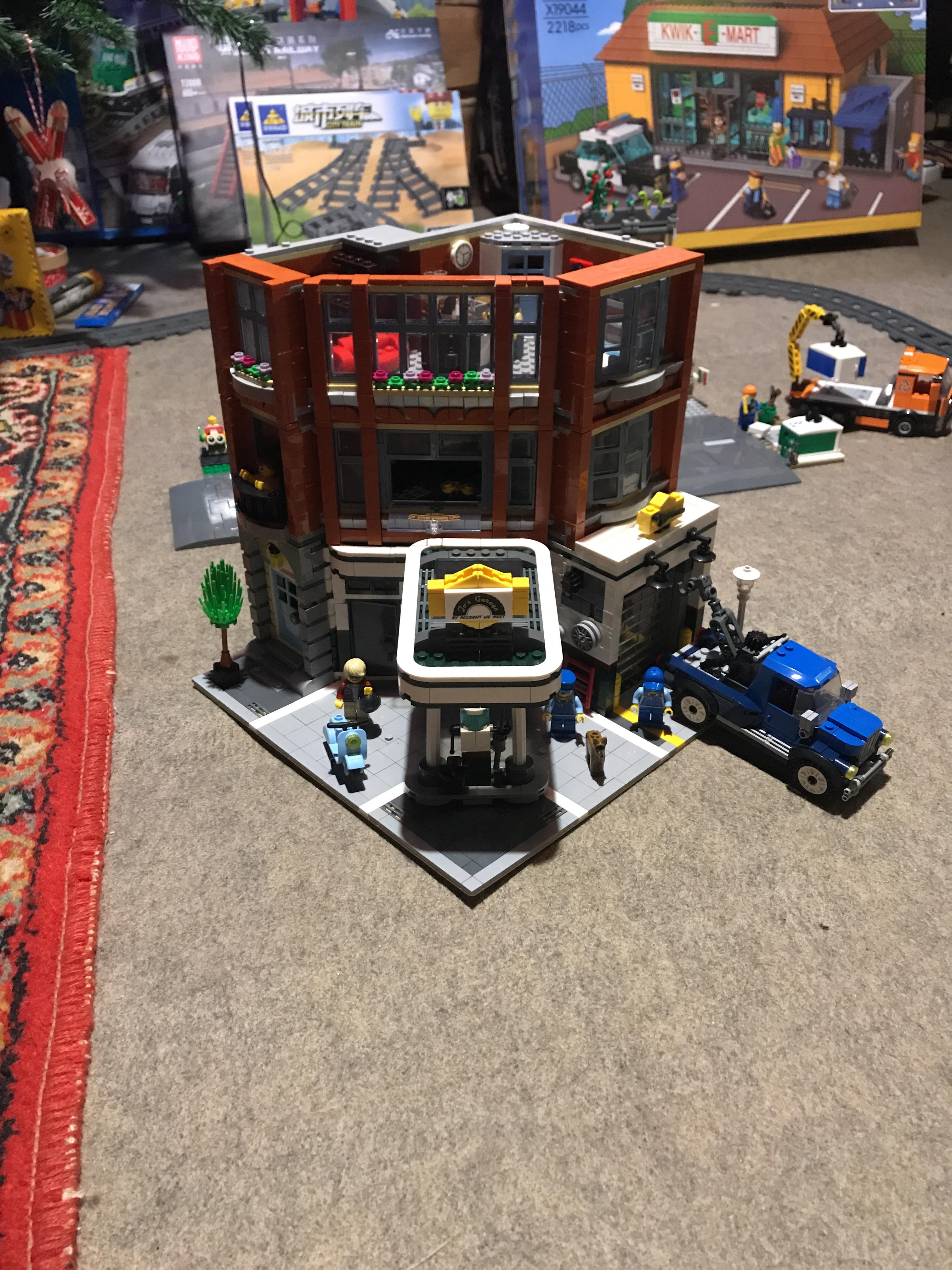 Конструктор LEGO DUPLO Гараж и автомойка (10948)