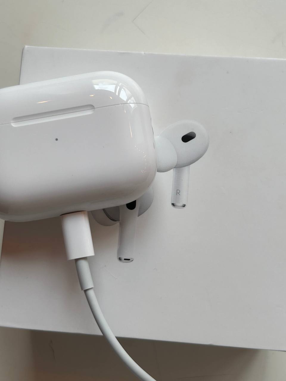 Купить Беспроводные наушники Apple AirPods Pro 2 по цене от 20 480 руб. в  интернет-магазине в Москве>