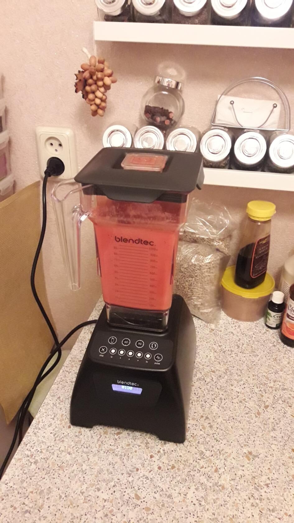 Blendtec Classic 570 Black　中古 Купить блендер Blendtec Classic 575, чёрный по выгодной цене в
